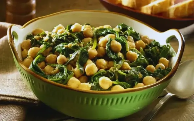 Grão-de-bico com espinafres-Receitas