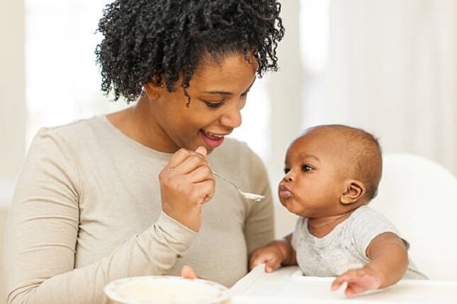 O que o bebé pode comer com 6 meses?