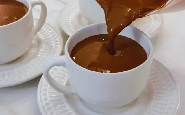 Chocolate quente cremoso caseiro-Receitas