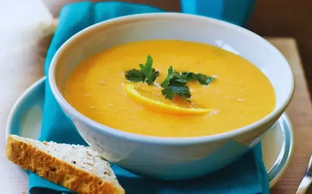 Sopa de cenoura e laranja-Receitas