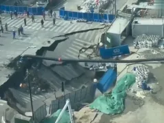 China: Cratera gigante engole parte de avenida em Xangai